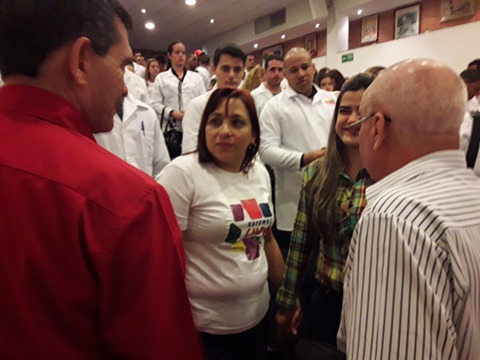 Primera Secretaria de la Unión de jóvenes comunistas se reúne con colaboradores cubanos en Venezuela.
