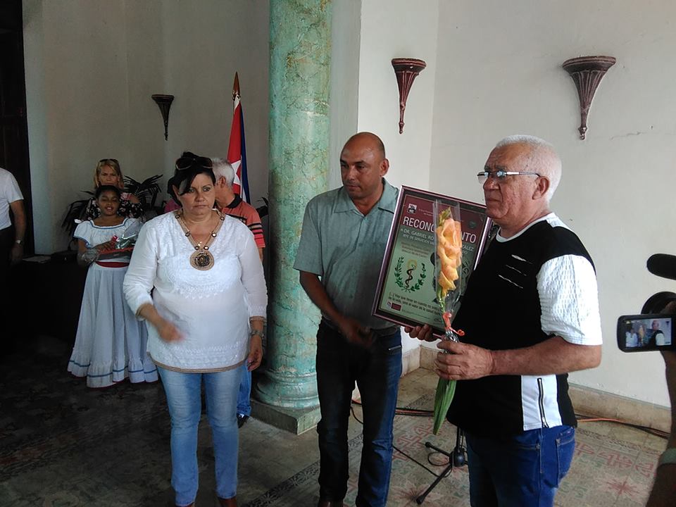 Más fotos, Homenaje a personal médico