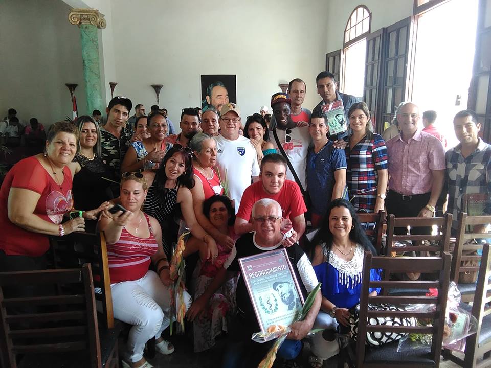 Más fotos, Homenaje a personal médico
