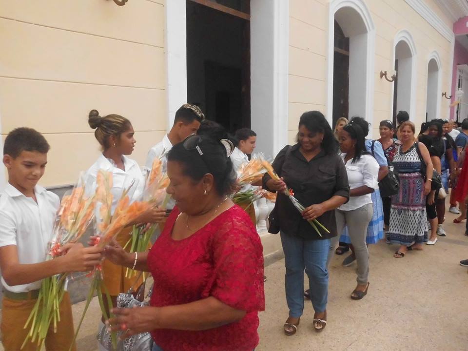 Más fotos, Homenaje a personal médico