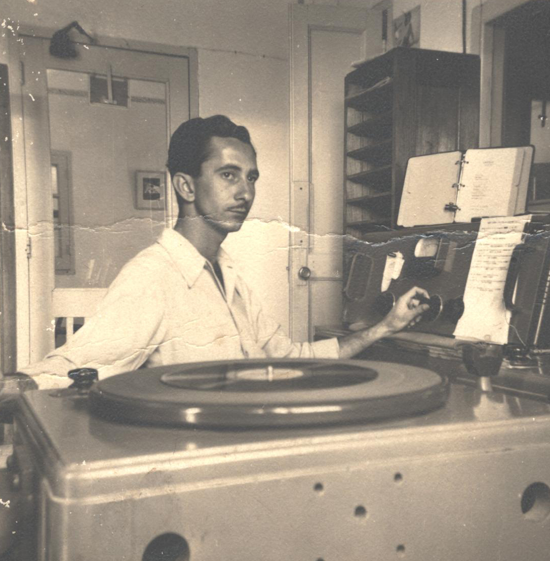 José Manuel Bueno Díaz de Arce, desde muy joven se dedicó a conocer los secretos y mañas de la radio.