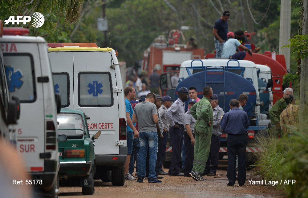 Fuerzas de rescate en accidente aéreo en La Habana