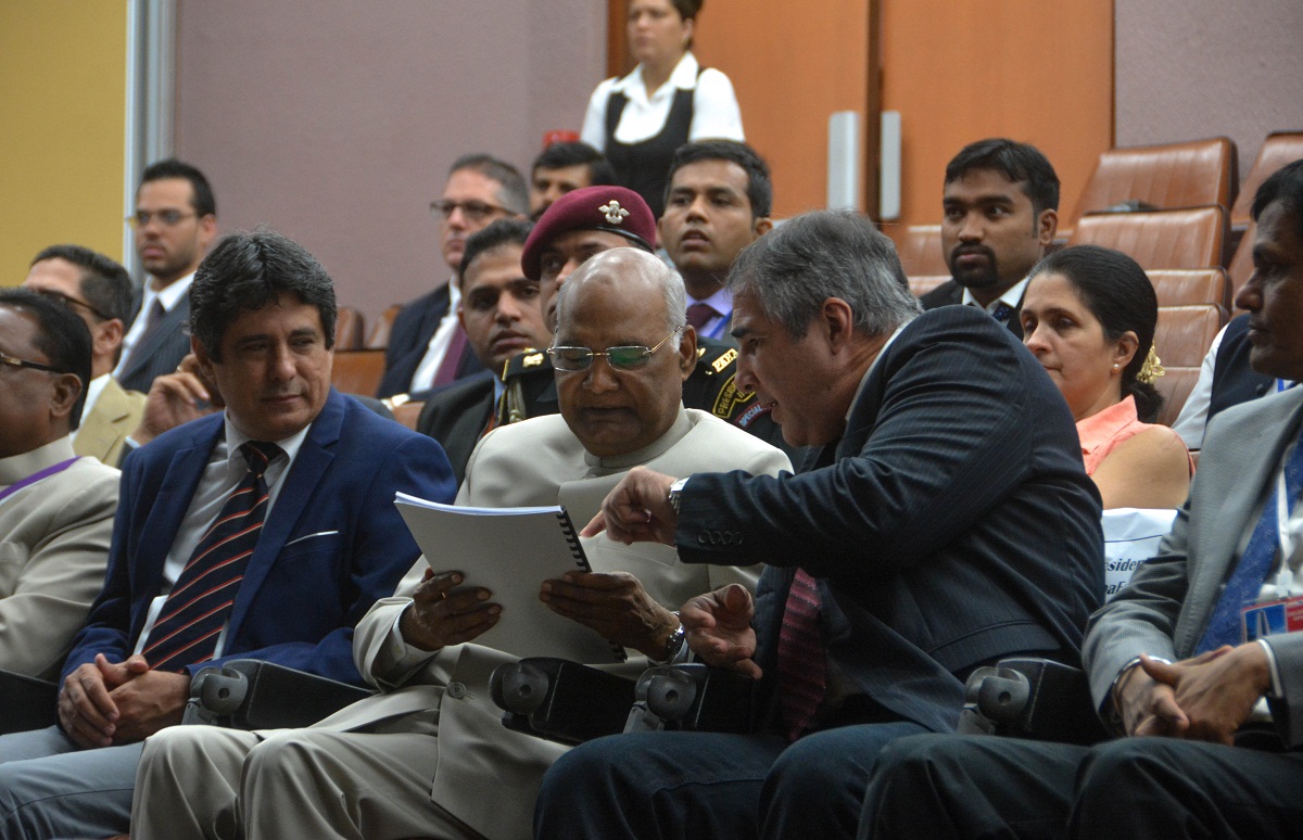 Al concluir la visita al CIGB, la foto que inmortalizó el encuentro y marcará el inicio de nuevos proyectos de cooperación conjunta Cuba-India.