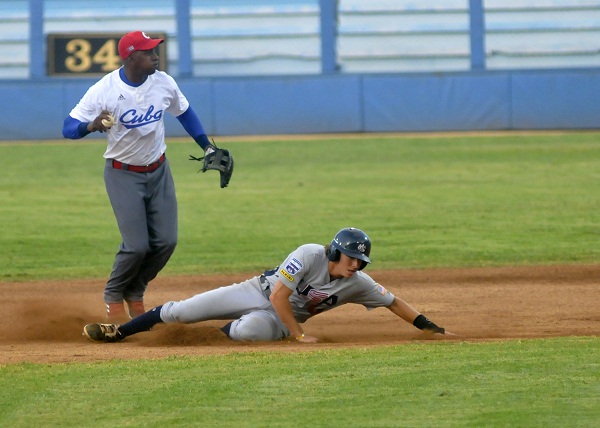 Tope de béisbol entre Cuba y Estados Unidos