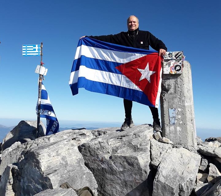 La bandera cubana subió por primera vez al punto más alto de Grecia: el mítico Monte Olimpo