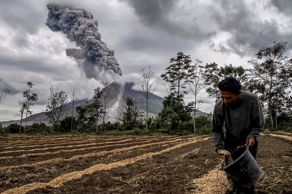 Erupción de volcán en Indonesia (1)
