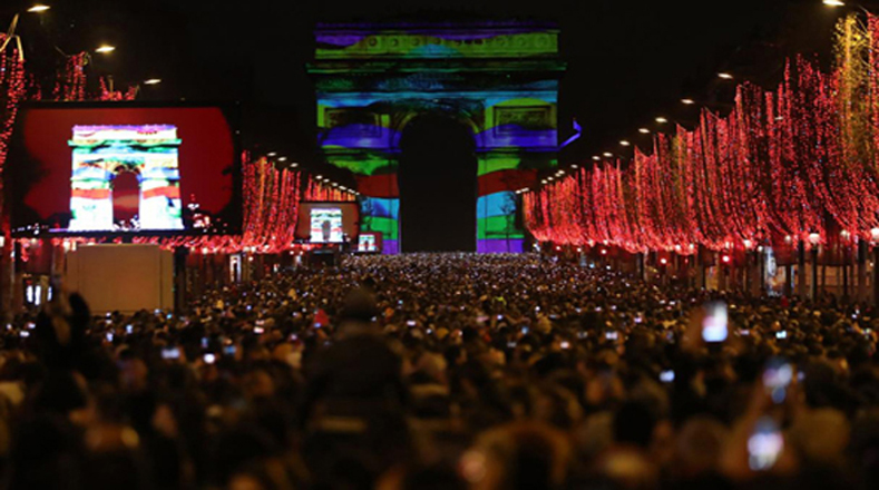 París llena de gente por año nuevo