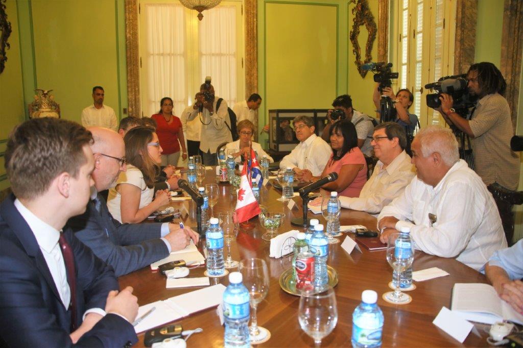 Encuentro de Bruno Rodríguez con Ministra de Relaciones Exteriores de Canadá