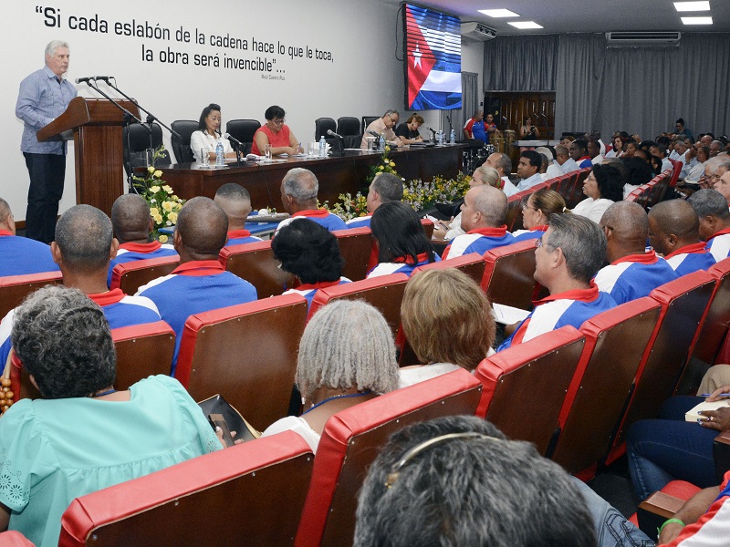 Díaz-Canel asistió a la clausura del 31er. Seminario Nacional de Preparación del curso escolar 2019-2020 para la actividad deportiva