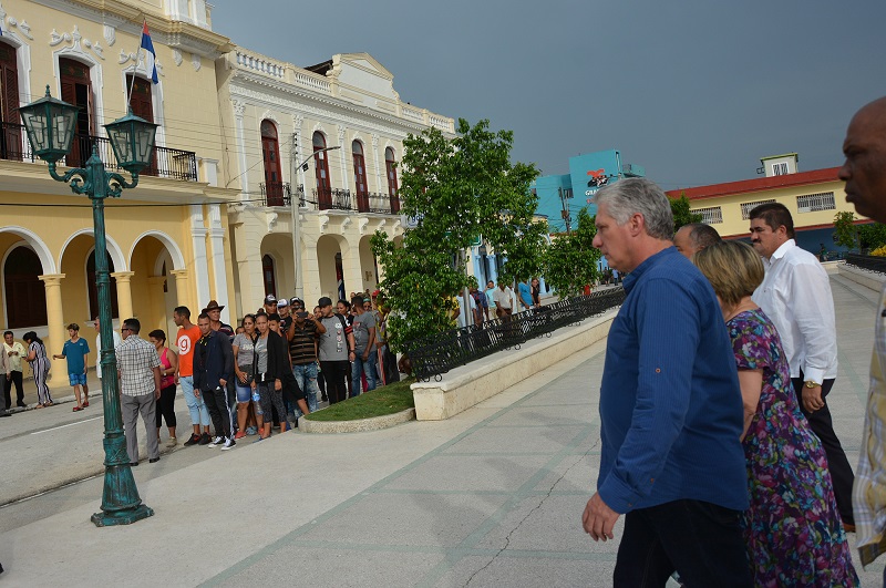 El Presidente cubano recorrió varias obras remozadas en Bayamo por el Día de la Rebeldía Nacional