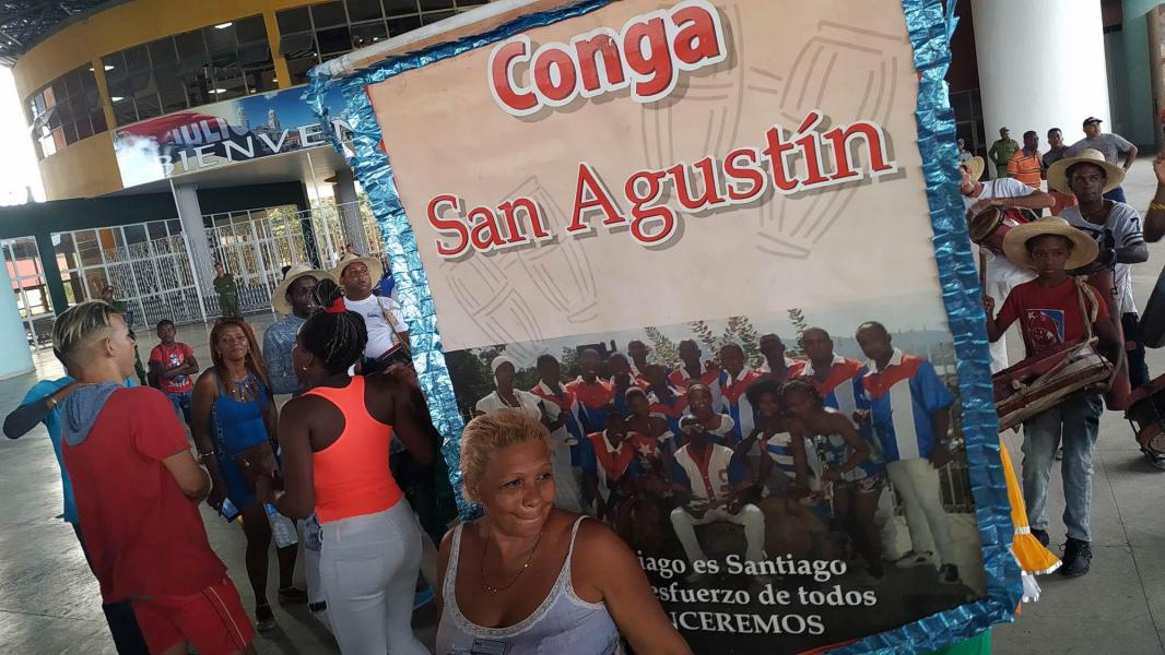 Conga San Agustín en la estación de Santiago de Cuba