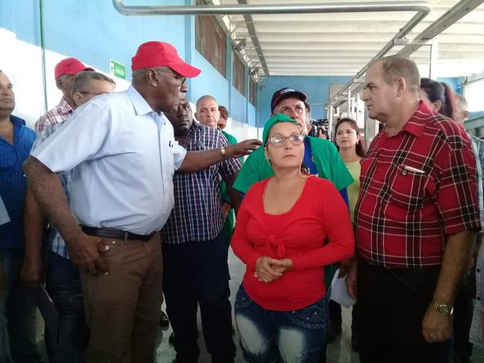 El Vicepresidente Salvador Valdés Mesa, recorre la fábrica de Conservas de Majagua, como parte de la visita gubernamental a la provincia  