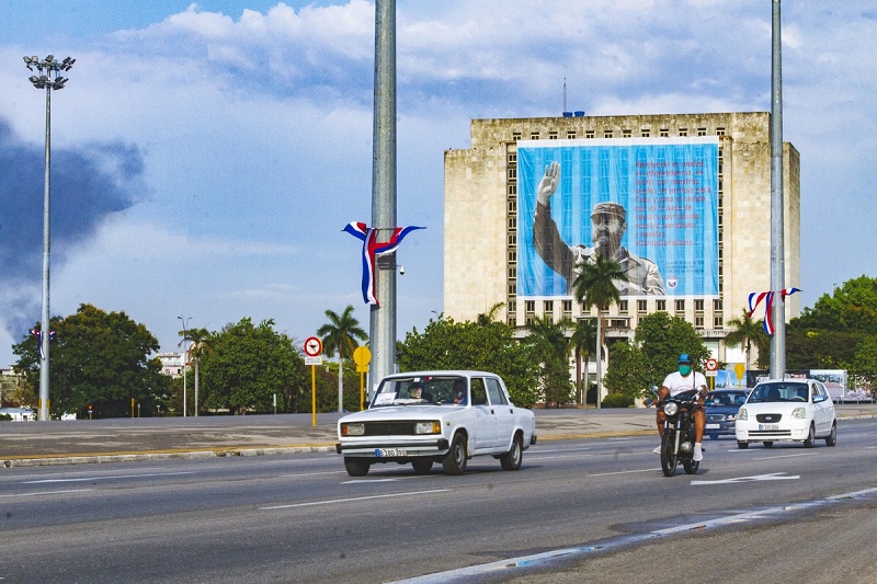 Un cartel inmenso con nuestro Fidel