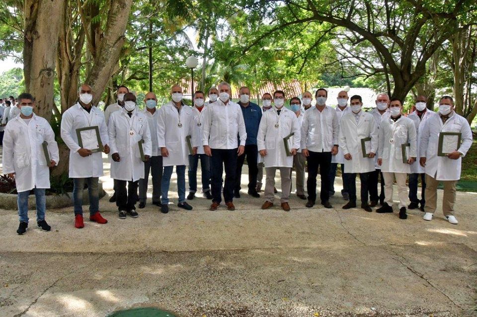 Miguel Díaz-Canel y Manuel Marrero Cruz intercambiaron con integrantes de brigada médica «Henry Reeve»