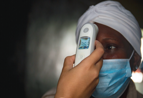 Se mantiene el uso del nasobuco en todas las actividades en la primera fase y también la toma de temperatura cuando reinicie el turismo internacional. 