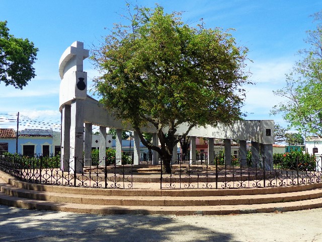 En el actual parque del Carmen fue fundada, el 16 de julio de 1689 la ciudad de Santa Clara, cuna del primer poeta criollo