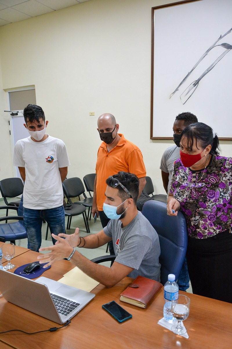 Intercambio con dirigentes juveniles y estudiantiles de universidades de la capital