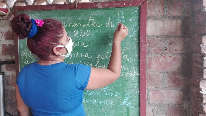 Yeinsi Macías Concepción educa desde casa