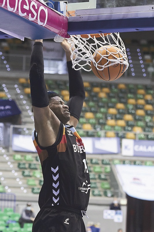 Rivero sumó diez rebotes.