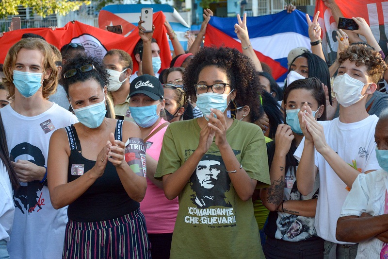 Ningún fragor detiene a los jóvenes