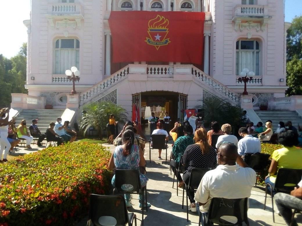 Palacio provincial Una flor para Camilo