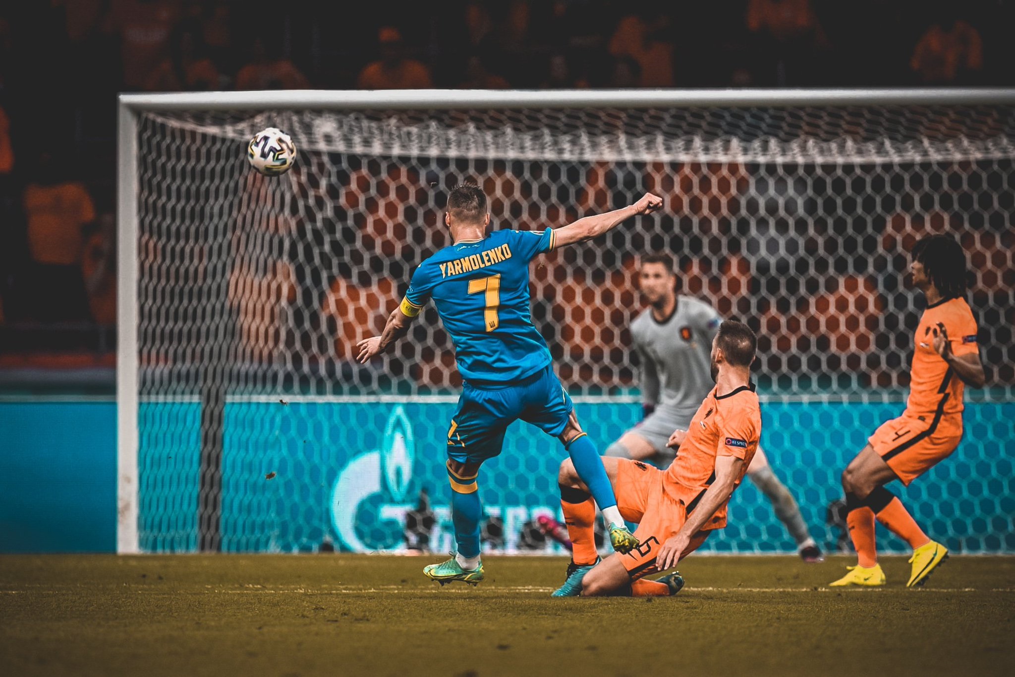 El ucraniano Andriy Yarmolenko anotó ante Países Bajos el que pudiera ser el gol del torneo.
