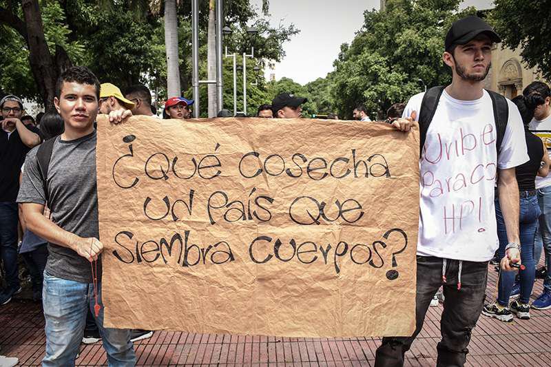 Jóvenes y representantes estudiantiles