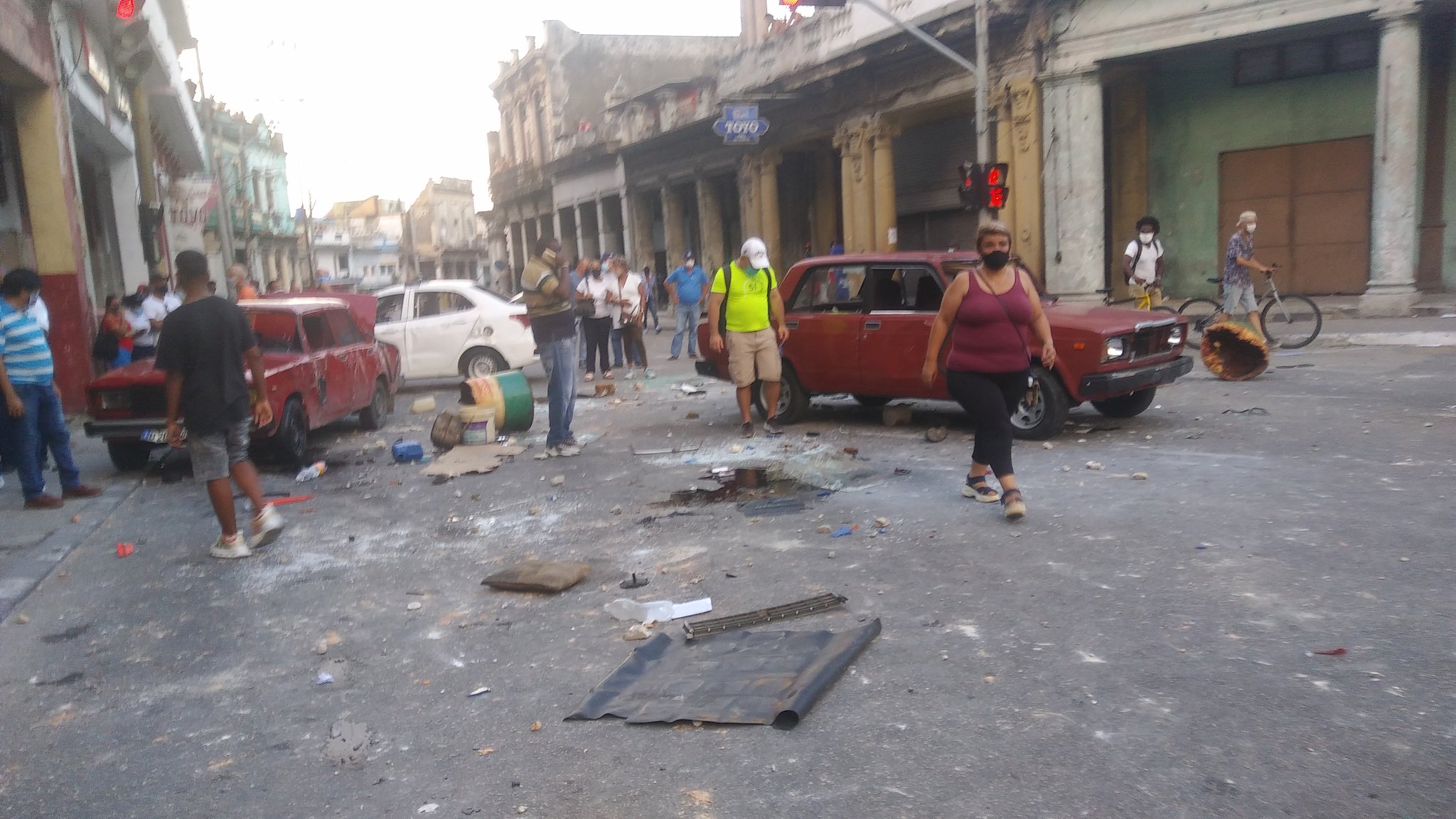 Quienes cometieron delitos como desorden público, robo con fuerza, vandalismo, incitación, entre otros, serán procesados de acuerdo a la ley.