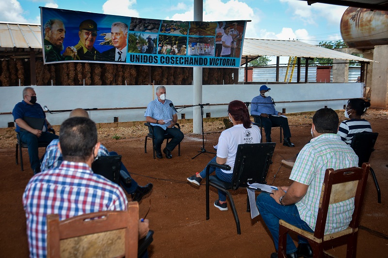 Primer Secretario del Partido Comunista y Presidente de la República en encuentro con productores agropecuarios de Mayabeque y Artemisa. 