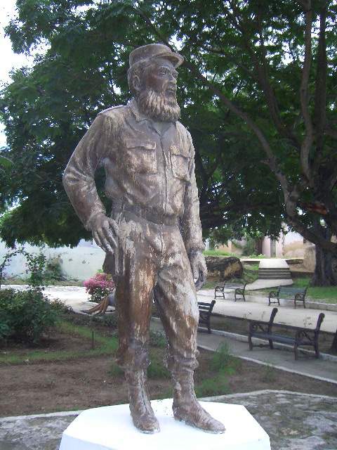 Escultura del comandante Paco Cabrera
