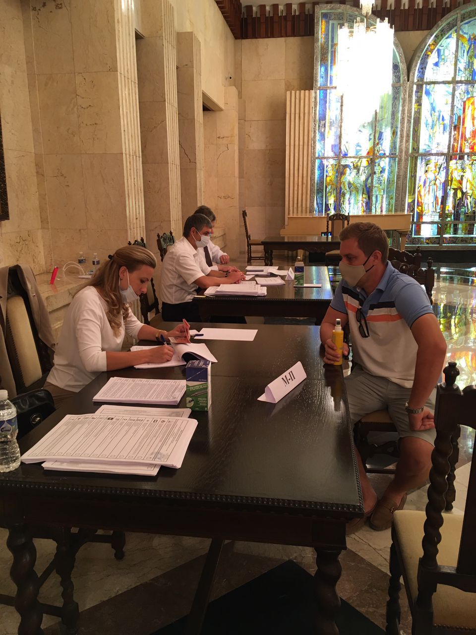 Votaciones en Embajada Rusa en La Habana.