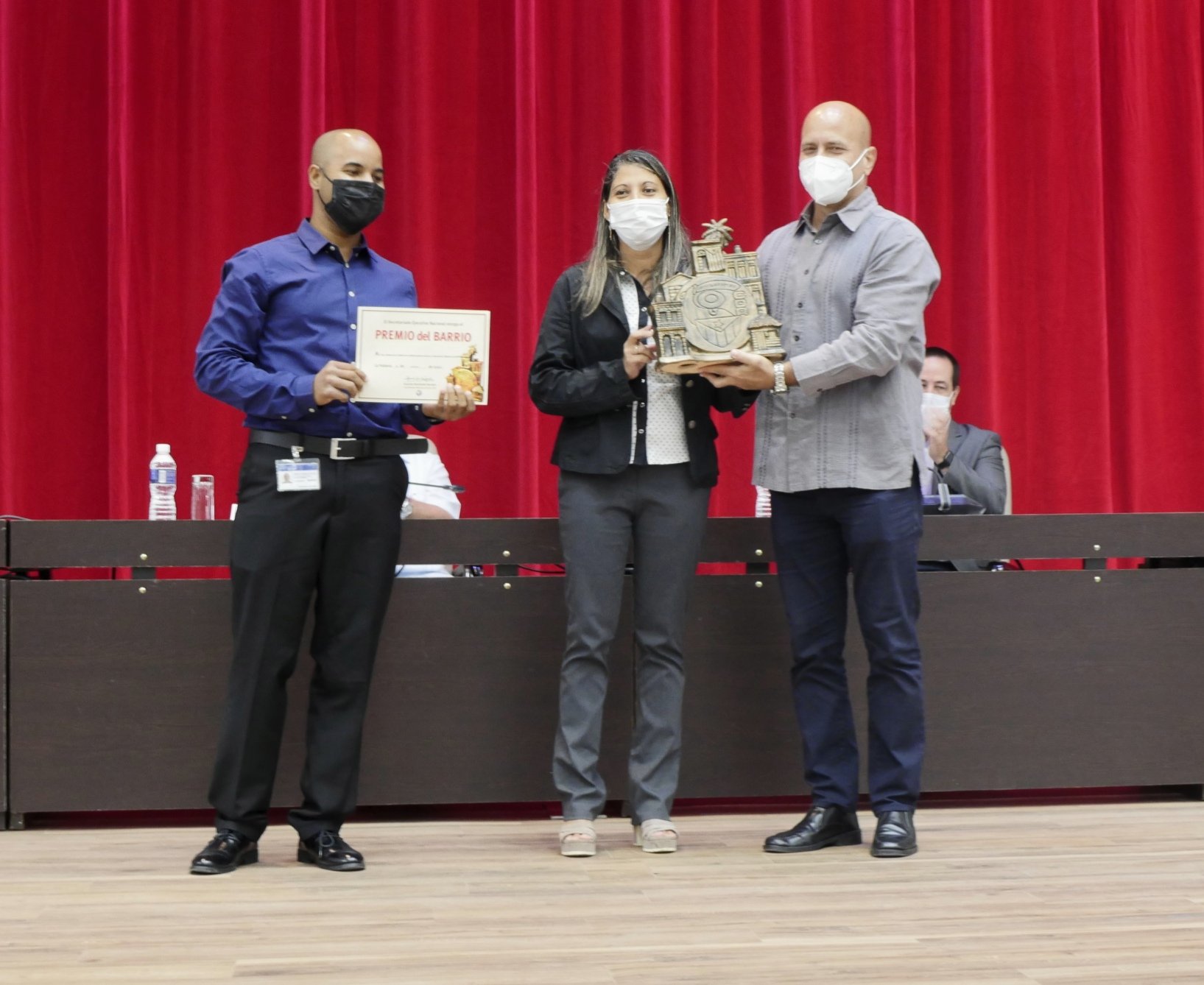 Los CDR entregaron el «Premio del Barrio» al Cecmed