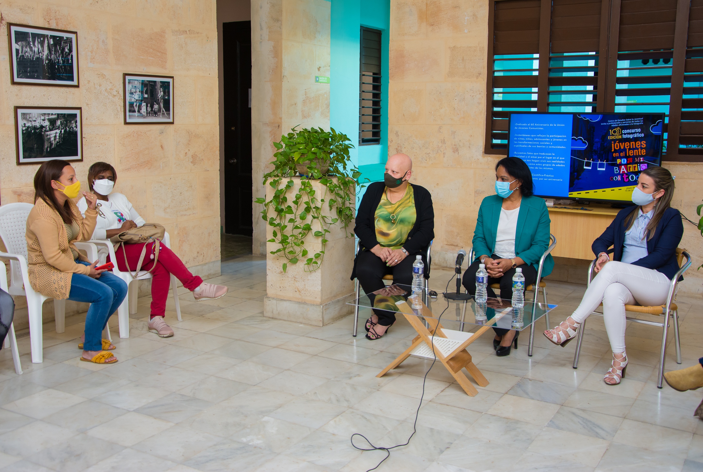 Investigadores del CESJ y la vice primera ministra Inés María Chapman