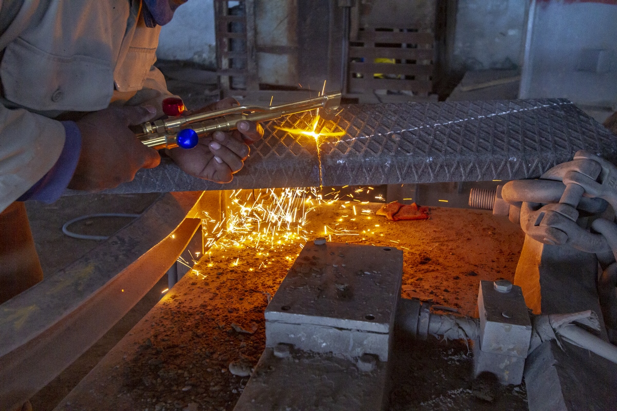 Entre las principales inversiones de la industria en este año se destaca la reconversión tecnológica de la siderúrgica Antillana de Acero.