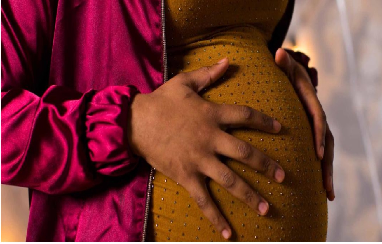 La tasa de mortalidad materna entre las mujeres negras sigue siendo tres veces mayor que la de las mujeres blancas. 