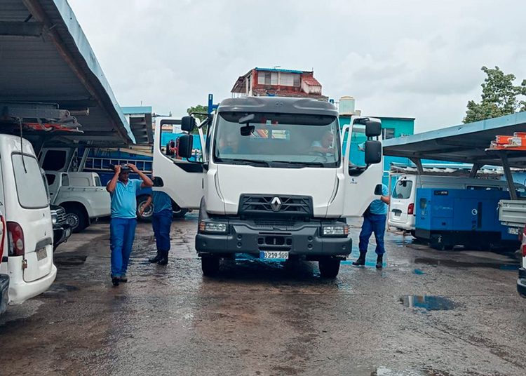 Trabajadores de la Empresa de Telecomunicaciones de Cuba (Etecsa)