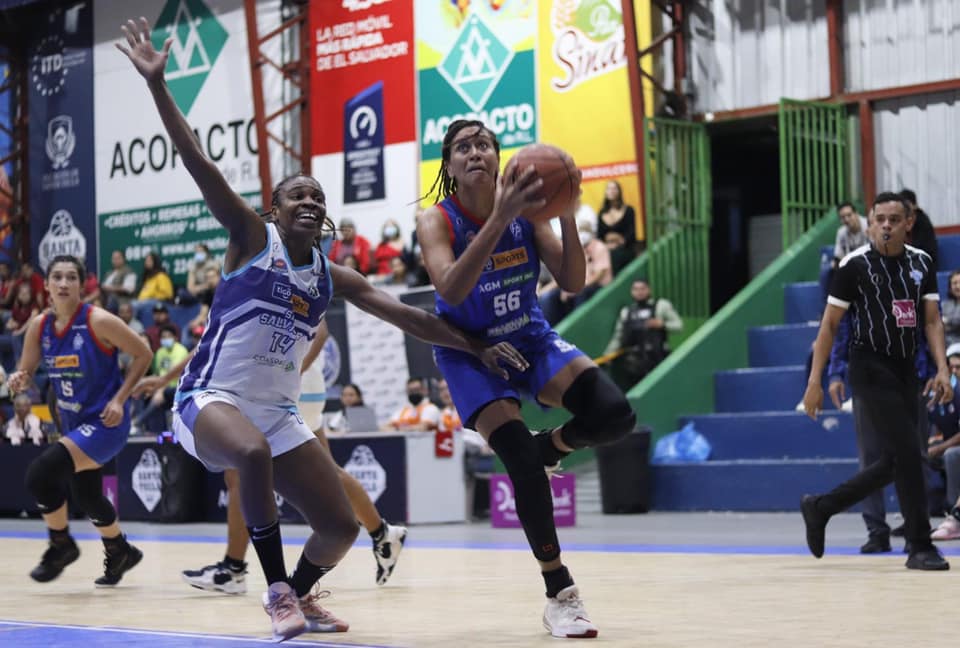 Galindo (derecha) suma una corona y un subtítulo este año en ligas extranjeras. 