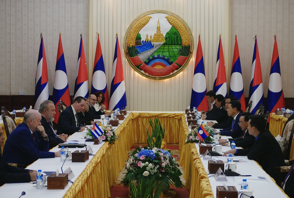 Primer Ministro cubano de visita oficial en la República Democrática Popular Lao