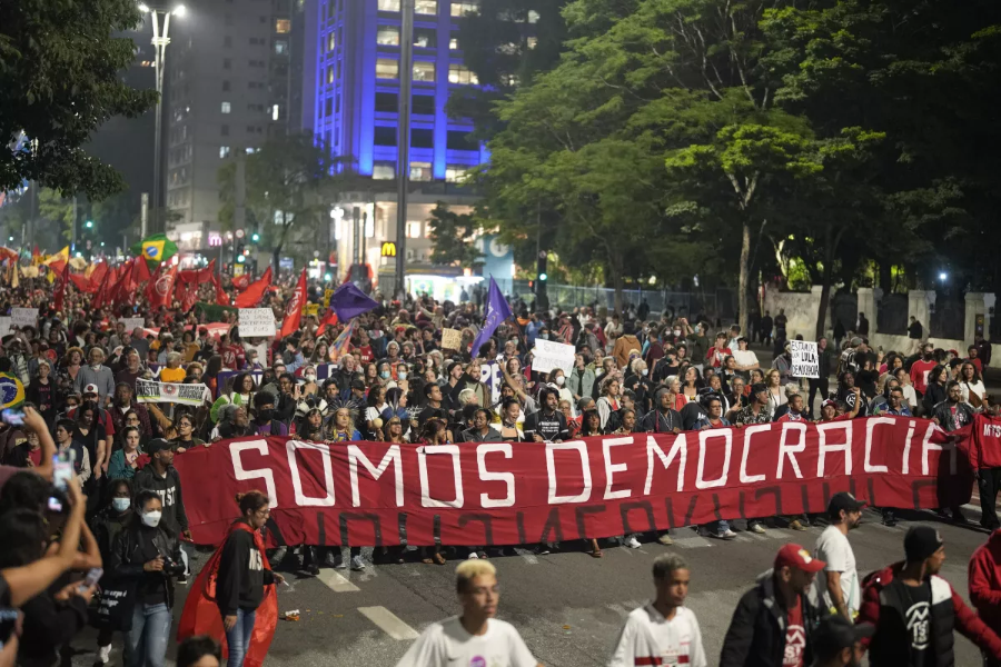 La inmediata reacción del pueblo brasileño ha frustrado los planes golpistas de los simpatizantes extremistas de Bolsonaro. 