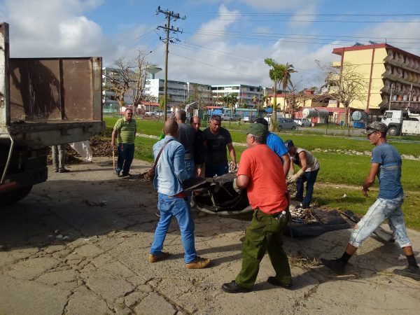 El heroísmo de los vueltabajeros se puso a prueba durante la recuperación en la Universidad Hermanos Saíz Monte de Oca, una de la instituciones más afectadas en la provincia tras el paso de huracán Ian.