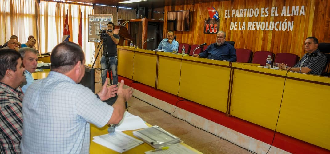 Reunión de trabajo con autoridades políticas, gubernamentales y directivos de Holguín.