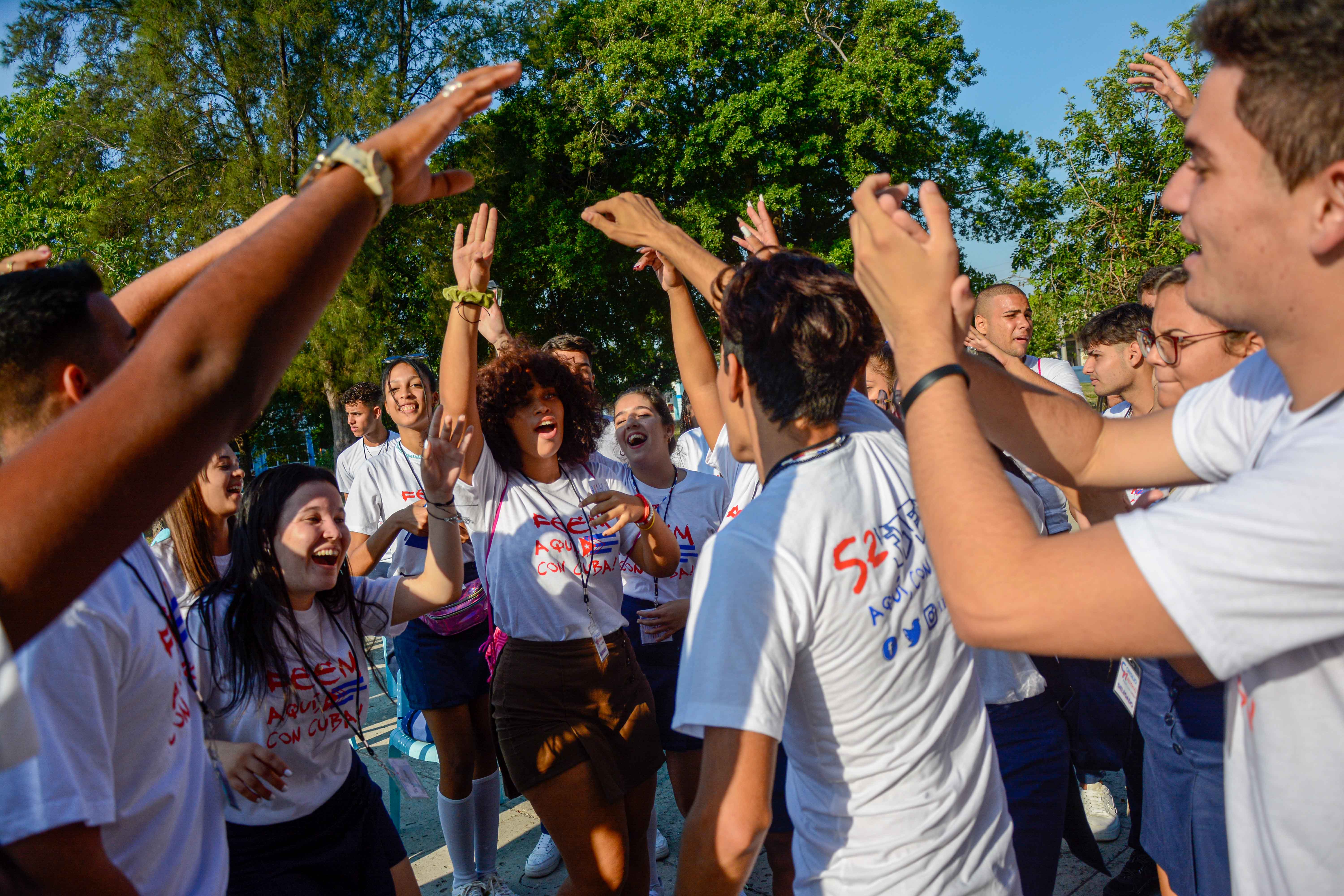 Jóvenes en votación