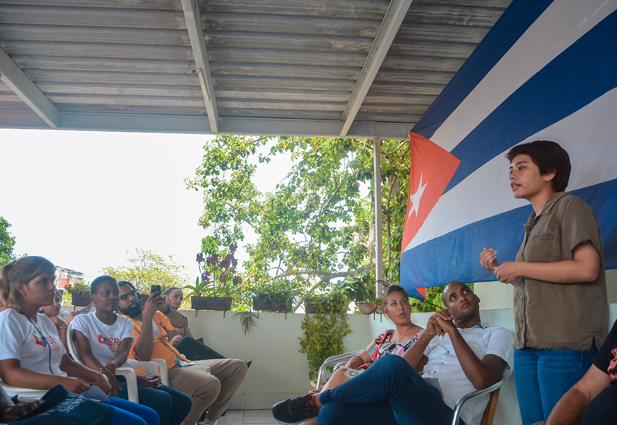 Encuentro de los integrantes del proyecto «Hola Camarada», del Partido Comunista de Estados Unidos, con jóvenes cubanos.