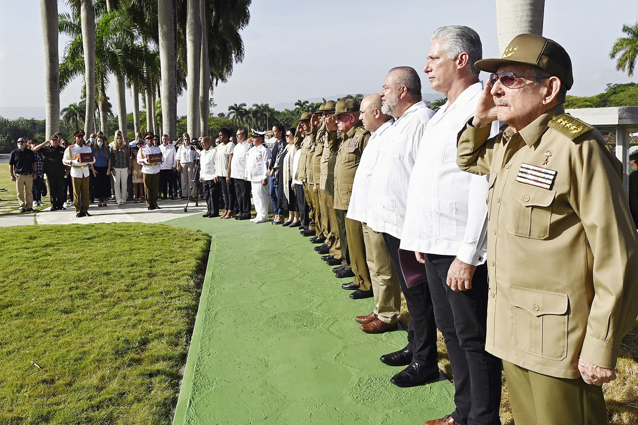 Ceremonia de tributo a dos hombres de absoluta lealtad.