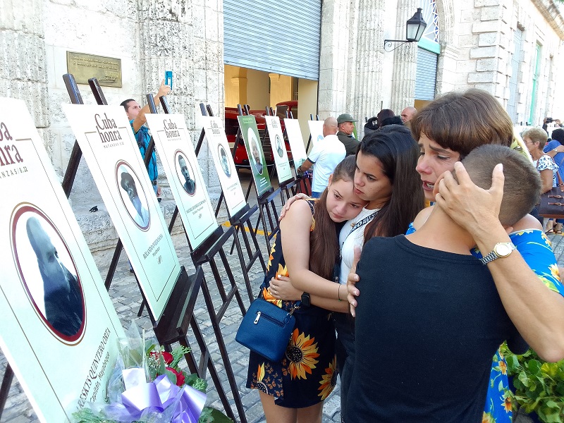  Homenaje a los caídos en el cumplimiento del deber, durante el incendio en la base de supertanqueros