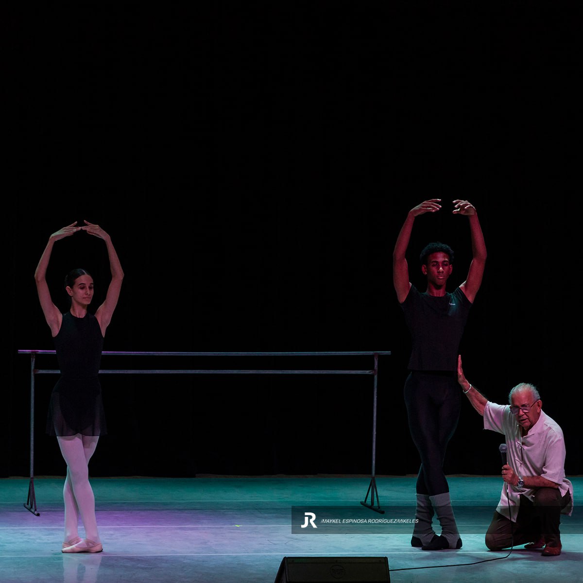 El Dr. Miguel Cabrera, historiador del Ballet Nacional de Cuba (BCN) impartió la conferencia Un encuentro con la danza, la técnica, la expresión y los estilos.
