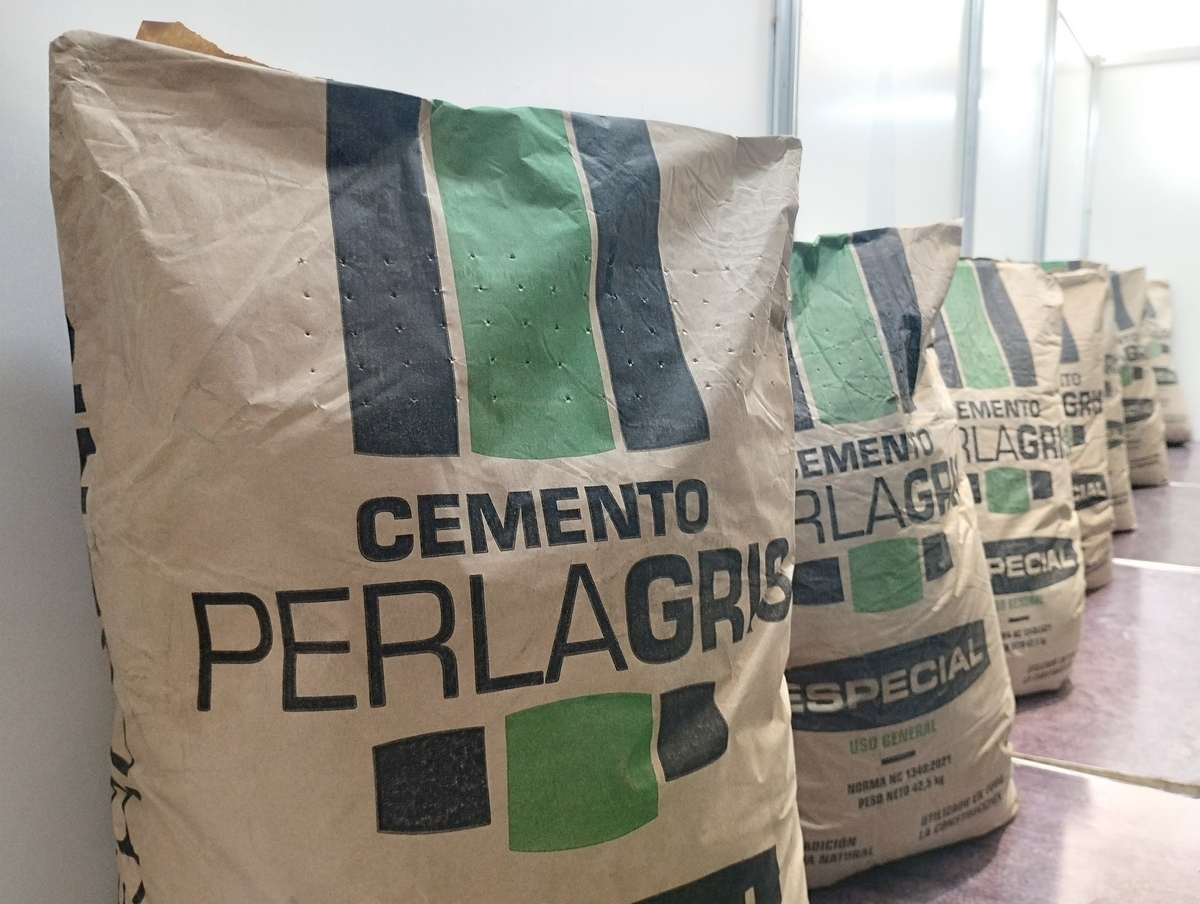 Perla Gris es la marca del cemento especial que promociona Cementos Cienfuegos en la feria