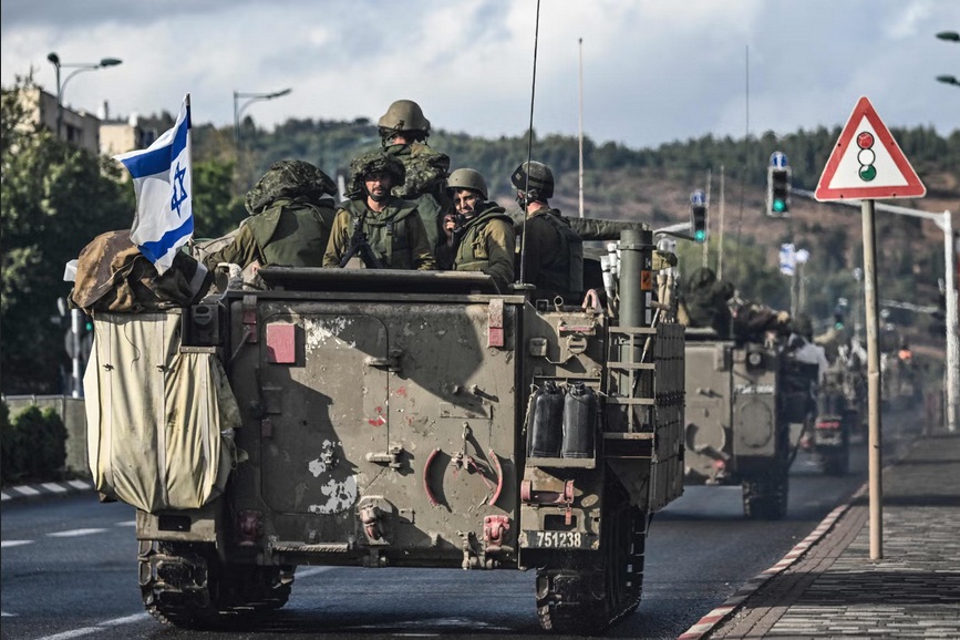 Los ciudadanos responsables del planeta quieren ponerle freno a estos blindados israelíes que amenazan con invadir la Franja de Gaza.