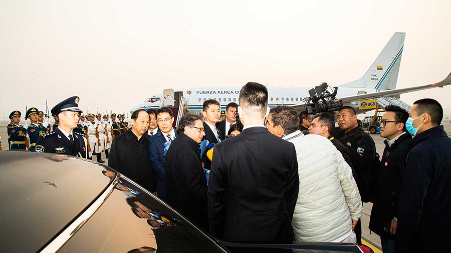 Petro a su llegada a China 