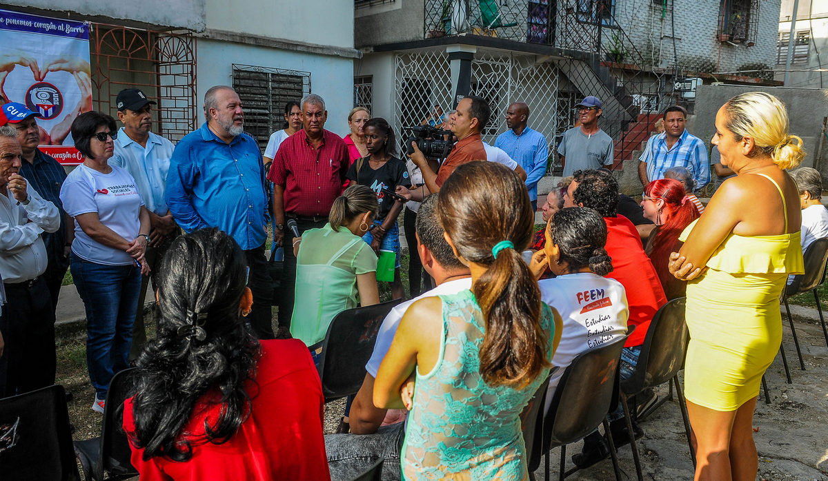 Primer Ministro visitó barrios en transformación en Holguín